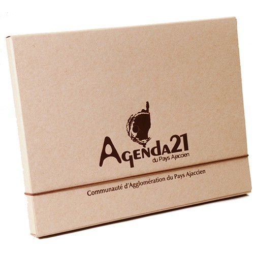 Pochette A4 personnalisée en carton recyclée - fermeture encliquetage - AGUS